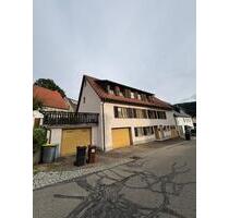 Zweifamilienhaus mit Scheune und Ausbaureserven in Reichenbach - Wehingen