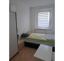 Helles Zimmer in 2-Zimmer-Wohnung mit Balkon - Potsdam Drewitz