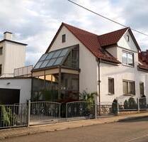 Wohnhaus mit großem Nebengebäude (ehem. Tischlerei) in Plaue