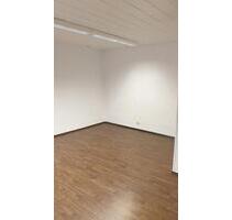 3 Zimmer, Küche, Bad und Dachterrasse in 97653 Bischofsheim - Bischofsheim in der Rhön