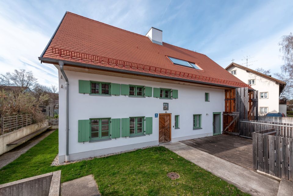 Bauernhaus mit industrial Touch: Einzigartige, familiengerechte Haushälfte - München Messestadt Riem