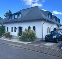 EinMehrfamilienhaus in Ruhigen Wohngebiet mit Bürotrakt - Schwalbach