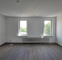 Anfragen NUR per E-Mail. Renovierte Haustierfriendly 3-Zimmer Wohnung im 2-OG in der Nähe Volkshochschule Bremerhaven.