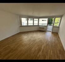 Sanierte großräumige 1 Zimmer Wohnung in Stuttgart Mitte