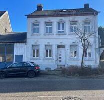 Hellenthal 2 Familienhaus+ Garagenhalle von privat zu verkaufen