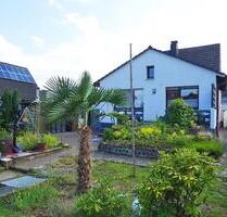 Charmantes Einfamilienhaus mit großem Garten, ideal für eine kleine Familie! - Leverkusen Bürrig