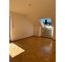 helle 2-Zimmer DG-Wohnung in Stadtzentrum in Olching