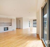 Großzügige 4 Zimmer Wohnung mit ca. 112m², EBK, Fußbodenheizung und umlaufendem Balkon in Berlin-Mitte