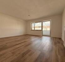 Renovierte drei Zimmer Wohnung mit Loggia und Garage - Ingolstadt Südost