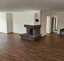 Stilvolle 3,5-Zimmer-Wohnung mit Kamin und Dachterrasse - Raunheim