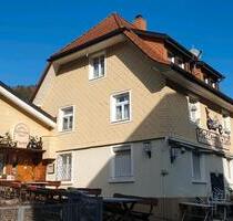 Gaststätte mit Wirtswohnung + 2 Wohnungen zu verkaufen - Todtnau