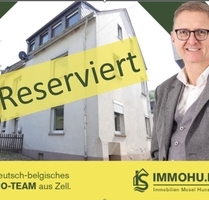 Hier wartet Ihr Ferienhaus! Mit Garten, Terrasse, Stellplatz und tollem Ausblick in Reil