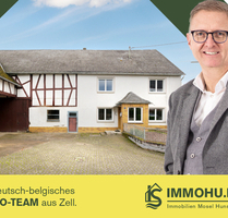 Hunsrücker Bauernhaus mit Hof und Nebengebäuden in ruhiger Lage von Mittelstrimmig