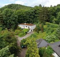 Bungalow mit Weitblick in IGB-Sengscheid, 2.570?m², Waldlage, absolute Privatsphäre + Baugrundstück - Sankt Ingbert St. Ingbert