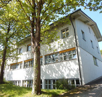 Große Gewerbefläche in Ainring - vielseitig nutzbar - Parkplätze vorhanden - kurzfristig verfügbar