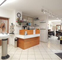 Voll ausgestatteter Friseursalon in 83416 Saaldorf - Parkplätze vor dem Haus! Frei ab 01.04.2026 - Saaldorf-Surheim