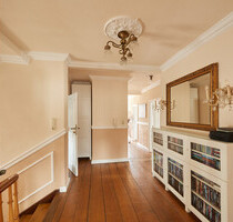 Helle, exklusive Dachgeschoss-Wohnung in außergewöhnlicher, generalsanierter Stadtvilla in bester Innenstadtlage von 83435 Bad Reichenhall