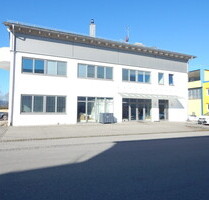 Ausstellungs- bzw. Lagerfläche im Erdgeschoss, mit Büroräumen im 1. OG - in 83395 Freilassing