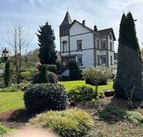 Kleine Villa mit Einliegerwohnung und prachtvollen Grund - Mürlenbach
