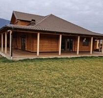 Holzhaus mit Land - 400.000,00&nbsp;EUR Kaufpreis, ca.&nbsp; 190,00&nbsp;m&sup2;&nbsp;Wohnfl&auml;che in Istog (PLZ: 31000)
