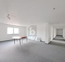 FLEXIBLE AUFTEILUNG IM 1. OG MIT AUFZUG - Germering