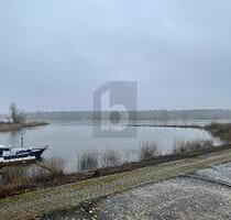 UNVERBAUBARER BLICK AUF DEN BOOTSANLEGER - Neuhaus