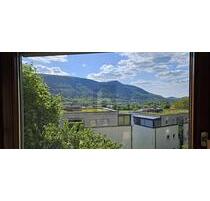AUF ZWEI EBENEN - 275.000,00 EUR Kaufpreis, ca.  118,00 m² Wohnfläche in Bad Urach (PLZ: 72574)