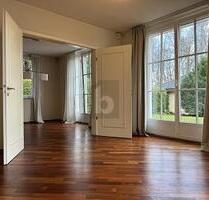 LUXURIÖSES LEBEN IN SEENÄHE - 4.590,00 EUR  pro  Monat Kaltmiete, ca.  263,00 m² Wohnfläche in Berg (PLZ: 82335)