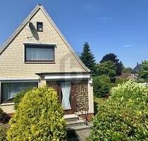 VERWUNSCHENER GARTEN TRIFFT SOLIDES FUNDAMENT - Schenefeld