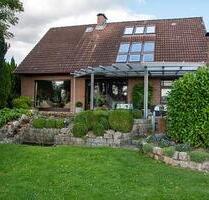 LICHTDURCHFLUTET MIT PARKÄHNLICHEM GARTEN - Ottenbüttel