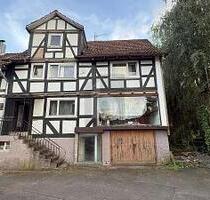 SANIERUNGSOBJEKT MIT POTENZIAL - 70.000,00&nbsp;EUR Kaufpreis, ca.&nbsp; 240,00&nbsp;m&sup2;&nbsp;Wohnfl&auml;che in Helsa (PLZ: 34298)