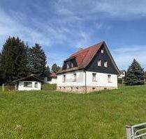 ZWEIFAMILIENHAUS - TOP LAGE MIT GARTEN UND GARAGE - Schleusingen