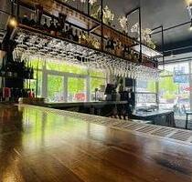 TAPAS, WEIN UND SONNE IM GLAS - 4.200,00 EUR  pro  Monat Kaltmiete, ca.  121,00 m² in Hamburg Niendorf (PLZ: 22459)