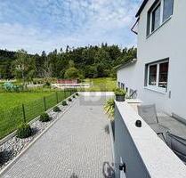 ALLEINLAGE, HOCHWERTIG UND VIEL PLATZ - Schwarza