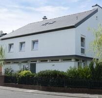 Exklusive Traumvilla: Stilvoller Komfort und modernes Design in Dreieich-Götzenhain vereint!