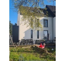 Modernes lichtdurchflutetes Einfamilienhaus mit PV-Anlage in bevorzugter Wohnlage von Homburg