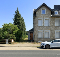 JÄSCHKE - Zweifamilienhaus mit großem Grundstück: Entwicklungschance in Stolberg Mausbach - Stolberg (Rheinland) / Mausbach