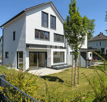 WINDISCH - Hochwertige DHH mit 7 Zimmern & großem Südgarten in Bestlage von Gröbenzell - bezugsfrei!