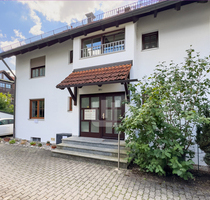 WINDISCH IMMOBILIEN - Gepflegte 2-Zi- Dachgeschosswohnung mit EBK und Balkon in zentraler Lage - Fürstenfeldbruck