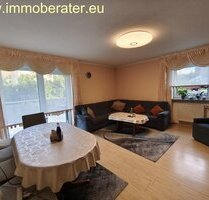 Große 5-Zi-Wohnung-WFL ca. 140 m² 3-4-Schlafzimmer hochw. Einbauküche extra Arbeitszimmer Terrassen-Balkon 1. OG mit Garage. - Neunburg vorm Wald