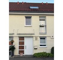 Provisionsfrei* Maintal-Bischofsheim: Neuwertiges, modernes Reihenmittelhaus in ruhiger Lage