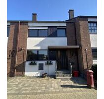Provisionsfrei* KR-Dyklage! Charmantes Reihenhaus mit Kamin, Sauna, Garage und wunderschönem Garten! - Krefeld