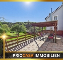 Mehrfamilienhaus 2 Wohneinheiten Dachboden ausbaufähig 267 m² Wohnfläche PV mit Speicher 11.000 m² Grundstück Wallbox-Anschluss Ausbaupotenzial Pferdehaltung Keine Provision - Giesdorf