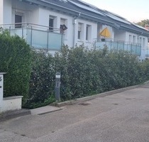 Schöne 3-Zimmerwohnung mit Garten u. Garage für Single oder Paare - Stuttgart