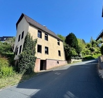 Schmitten - Niederreifenberg: Handwerker aufgepasst! Grundstück mit Altbestand!