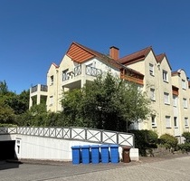 Bad Soden: Wohnerlebnis auf zwei Ebenen: Lichtverwöhnte 4 Zimmer-Maisonettewohnung!
