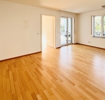 F-Unterliederbach: 2-Zimmer-Wohnung mit schöner und großzügiger Dachterrasse! - Frankfurt am Main