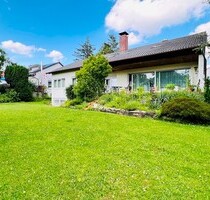 Freistehendes Einfamilienhaus auf großzügigem Grundstück in bester Lage von Frankfurt-Nieder Erlenbach - Frankfurt am Main