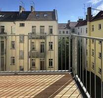 Mitten im lebendigen Friedrichshainer Kiez! Helle Altbauwohnung im 4. OG mit Südbalkon - Berlin Friedrichshain