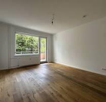 Renovierte Hochparterre Wohnung mit Balkon und schönem Blick ins Grüne, ruhig und zentral Alt-Buckow - Berlin